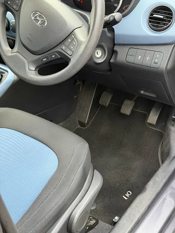 Hyundai i10 dashboard and blue cloth seats after an interior deep clean