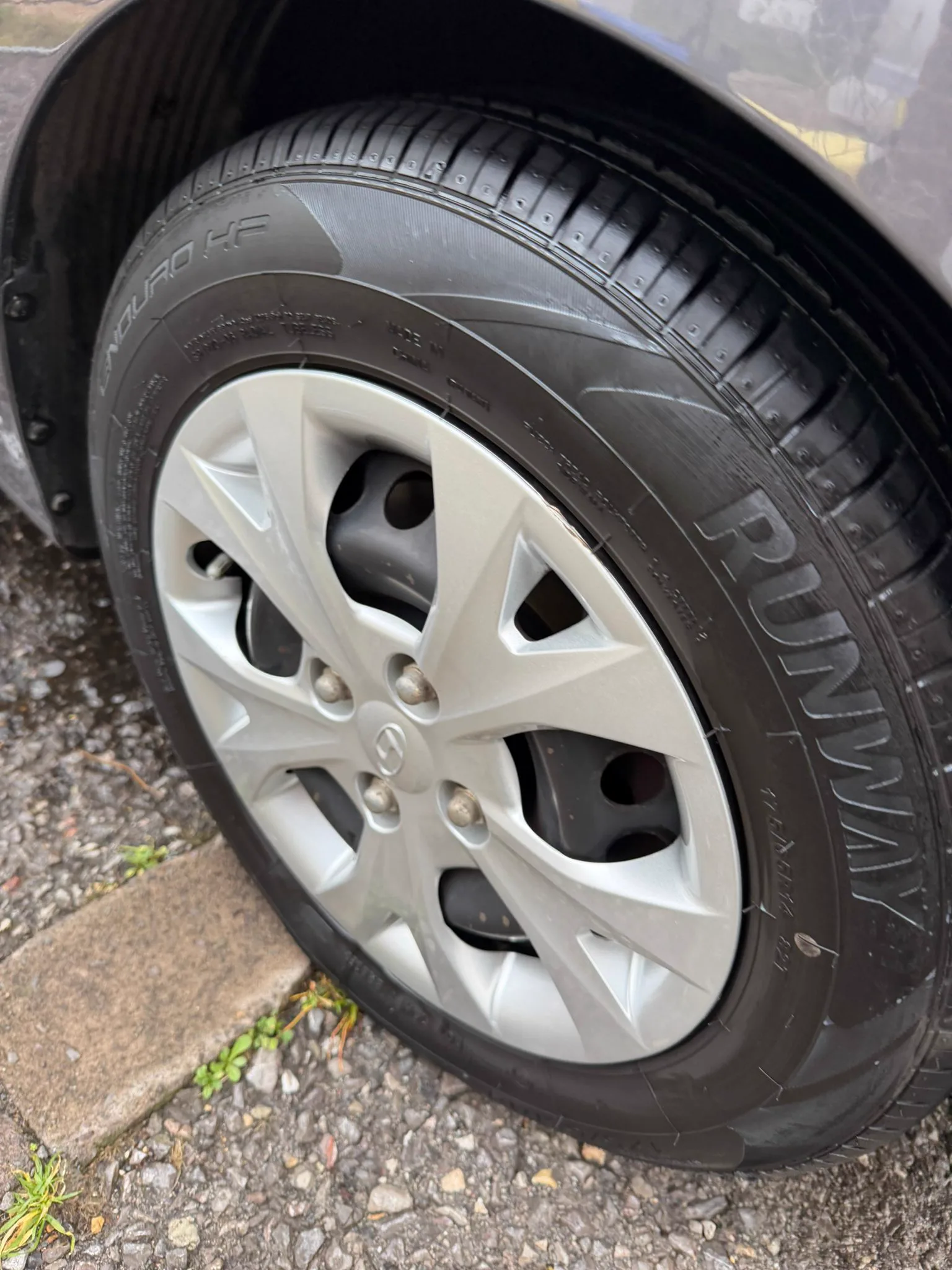 Hyundai alloy wheel deep cleaned with dressed tyre after detailing in Havant